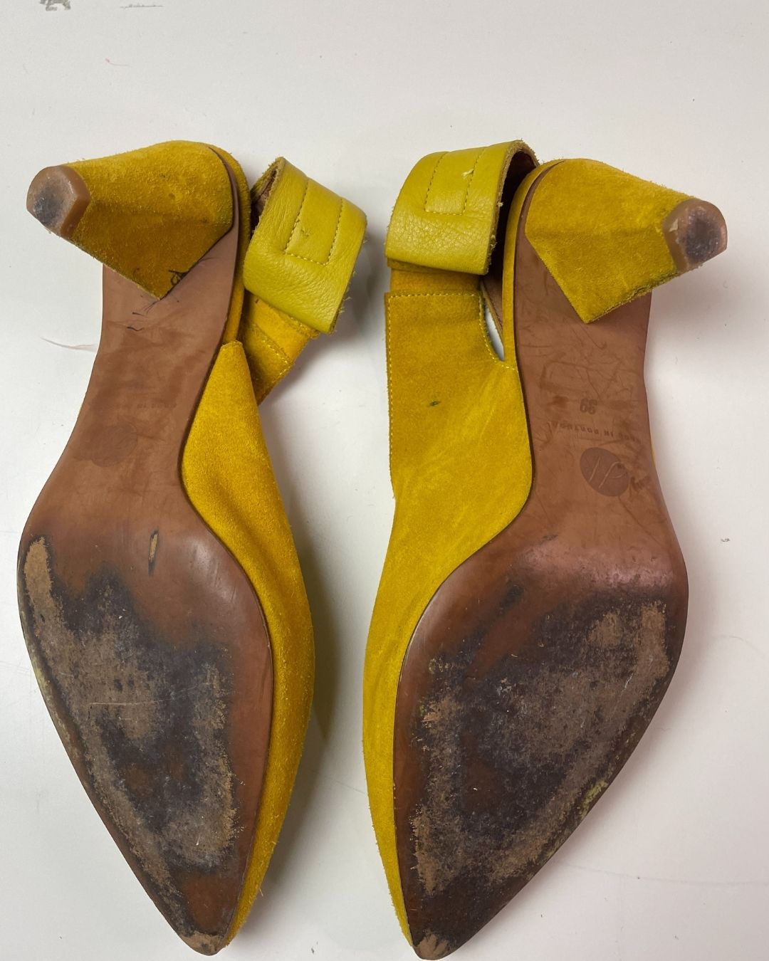 second hand Hudson Hudson Yellow Suedue Heels Size 6 25 OWNI